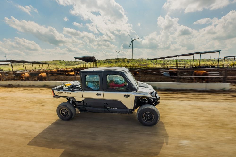 POLARIS RANGER XP KINETIC: SOSTENIBILIDAD, EFICIENCIA Y POTENCIA PARA EL CAMPO COLOMBIANO V12MAGAZINE Polaris Ranger XP kinetic es el primer un vehículo eléctrico desarrollado para el campo, con una autonomía de 72 kilómetros. Junto a éste, llegó el Polaris Ranger XD 1.500 Northstar, un vehículo enfocado en el trabajo pesado. V12MAGAZINE