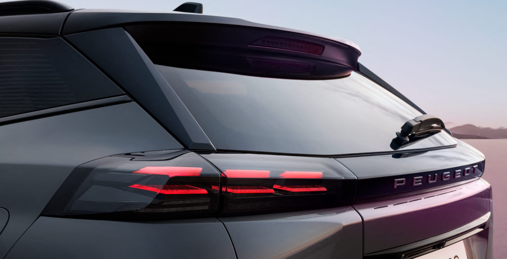 RV-10-PEUGEOT2008-D-E V12MAGAZINE Peugeot-2008-D-E-G4-4