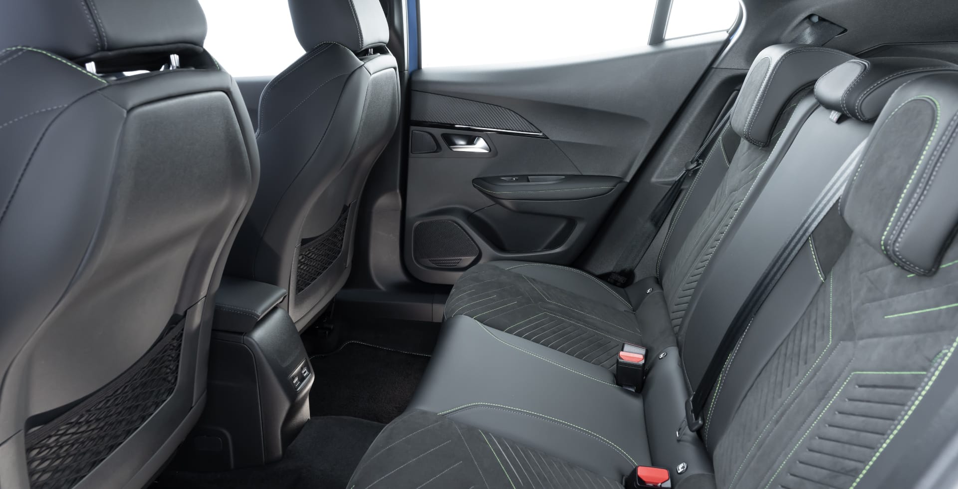 RV-10-PEUGEOT2008-E-I V12MAGAZINE Peugeot-2008-E-I-G3-1