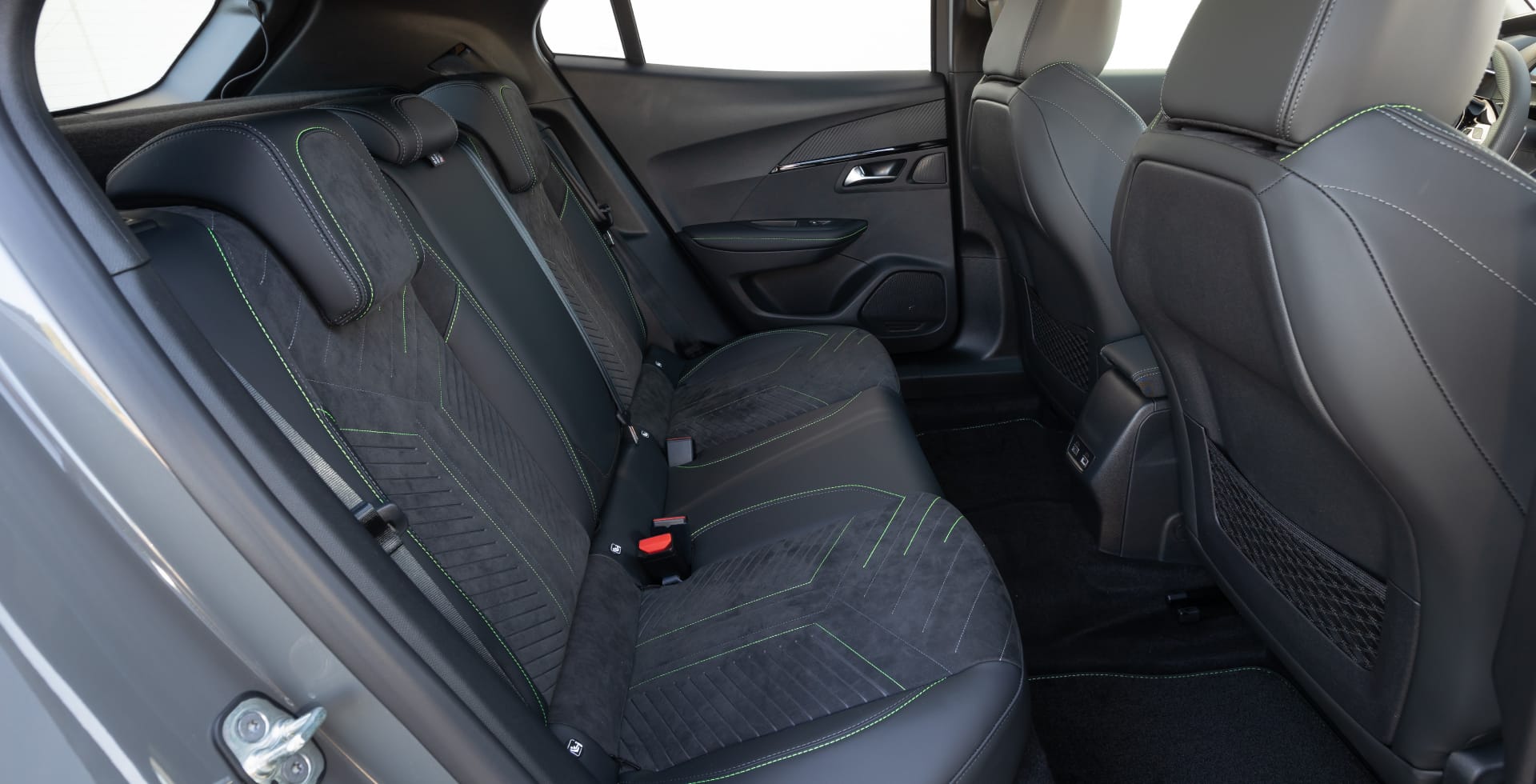 RV-10-PEUGEOT2008-E-I V12MAGAZINE Peugeot-2008-E-I-G3-3