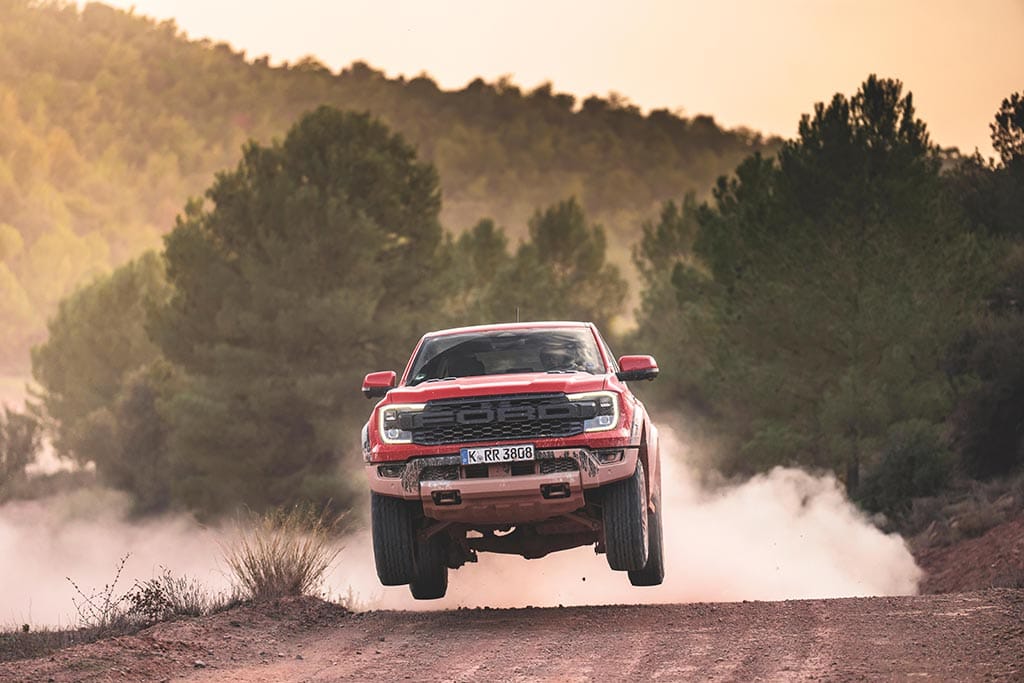 LA LÍNEA FORD PERFORMANCE CON TODO SU POTENCIA, SE LANZA OFICIALMENTE EN AMÉRICA DEL SUR V12MAGAZINE Además de ampliar la línea de productos, Ford Performance planea ofrecer experiencias exclusivas a los clientes, la participación en eventos deportivos globales en la región y el licenciamiento de productos. V12MAGAZINE