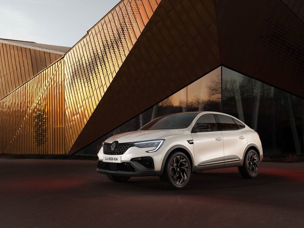 RENAULT ARKANA E-TECH HYBRID INICIA LA PREVENTA EN COLOMBIA V12MAGAZINE Renault tiene en preventa de la nueva Renault Arkana E-Tech Hybrid, modelo que se venderá en dos versiones: Techno y Esprit Alpine. Tendrá una potencia de 140 caballos y 20 tecnologías de asistencias a la conducción. V12MAGAZINE