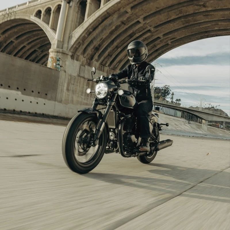 ¡REVOLUCIONARIA! ROYAL ENFIELD SHOTGUN 650: UNA MOTOCICLETA INSPIRADA EN EL CUSTOM PARA EL CUSTOM V12MAGAZINE Royal Enfield Shotgun 650 combina la inspiración moderna con elementos distintivos de la marca para crear una interpretación contemporánea de la marca es el lienzo definitivo para la personalización. V12MAGAZINE