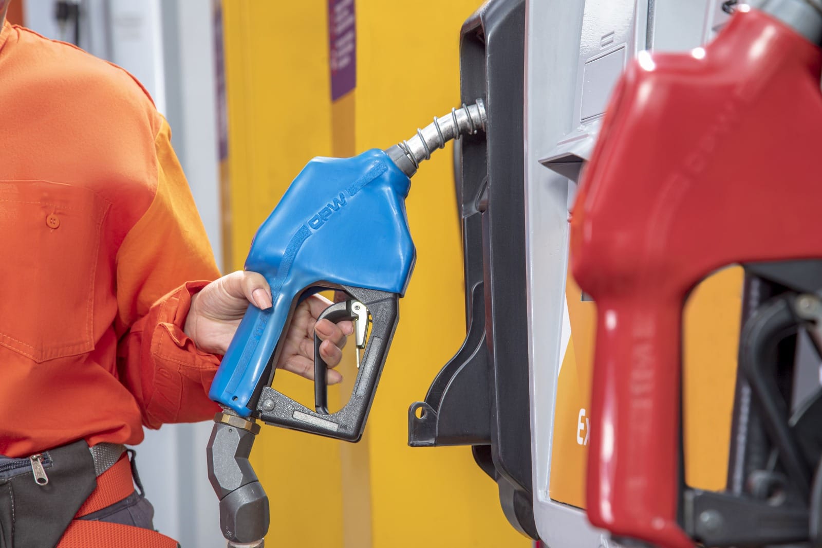 PRIMAX COLOMBIA Y BIOD CELEBRAN EL DÍA MUNDIAL DEL BIODIÉSEL CON UNA REDUCCIÓN CERCANA A LAS 8.000 TONELADAS DE CO2 V12MAGAZINE Biodiesel - Primax