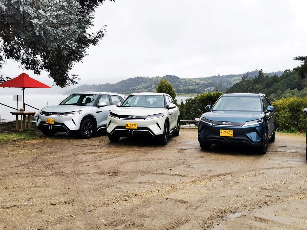 ASÍ ES EL BYD YUAN UP, DONDE LA TECNOLOGÍA SE ENCUENTRA CON EL DISEÑO A UN PRECIO ATRACTIVO V12MAGAZINE El BYD Yuan Up es uno de los SUV eléctricos tecnológicamente más evolucionado, más equipado, motorización única en su segmento, diseño moderno y sobrio con acabados premium. V12MAGAZINE