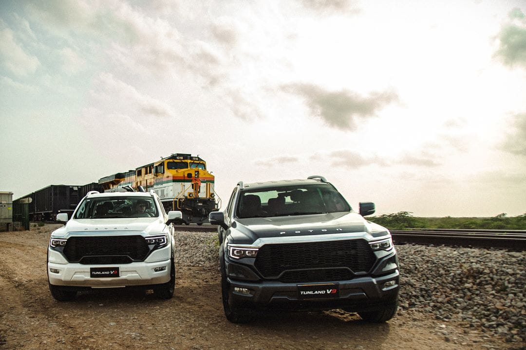 FOTON TRAE A COLOMBIA LA PRIMERA PICK-UP HÍBRIDA DIÉSEL-ELÉCTRICA EN EL PAÍS V12MAGAZINE La Foton Tunland V9 Híbrida combina un motor turbodiésel con un motor eléctrico de 48 voltios. En conjunto entrega 161 caballos de potencia y 454 Nm de torque a 1.500 r.p.m. V12MAGAZINE