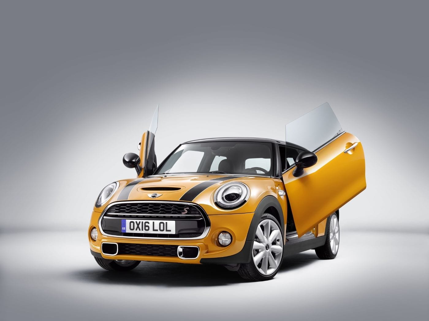 MINI 65 AÑOS Y SU OTRA HISTORIA: LAS VARIANTES DE LOS MINI CLÁSICOS Y MODERNOS QUE POCOS CONOCEN V12MAGAZINE ¡Mini 65 años! Más allá del tradicional Mini 3 puertas, muchas otras variantes de carrocería estuvieron disponibles en la era clásica de Mini V12MAGAZINE