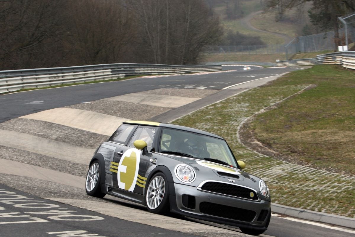 MINI 65 AÑOS Y SU OTRA HISTORIA: LAS VARIANTES DE LOS MINI CLÁSICOS Y MODERNOS QUE POCOS CONOCEN V12MAGAZINE ¡Mini 65 años! Más allá del tradicional Mini 3 puertas, muchas otras variantes de carrocería estuvieron disponibles en la era clásica de Mini V12MAGAZINE
