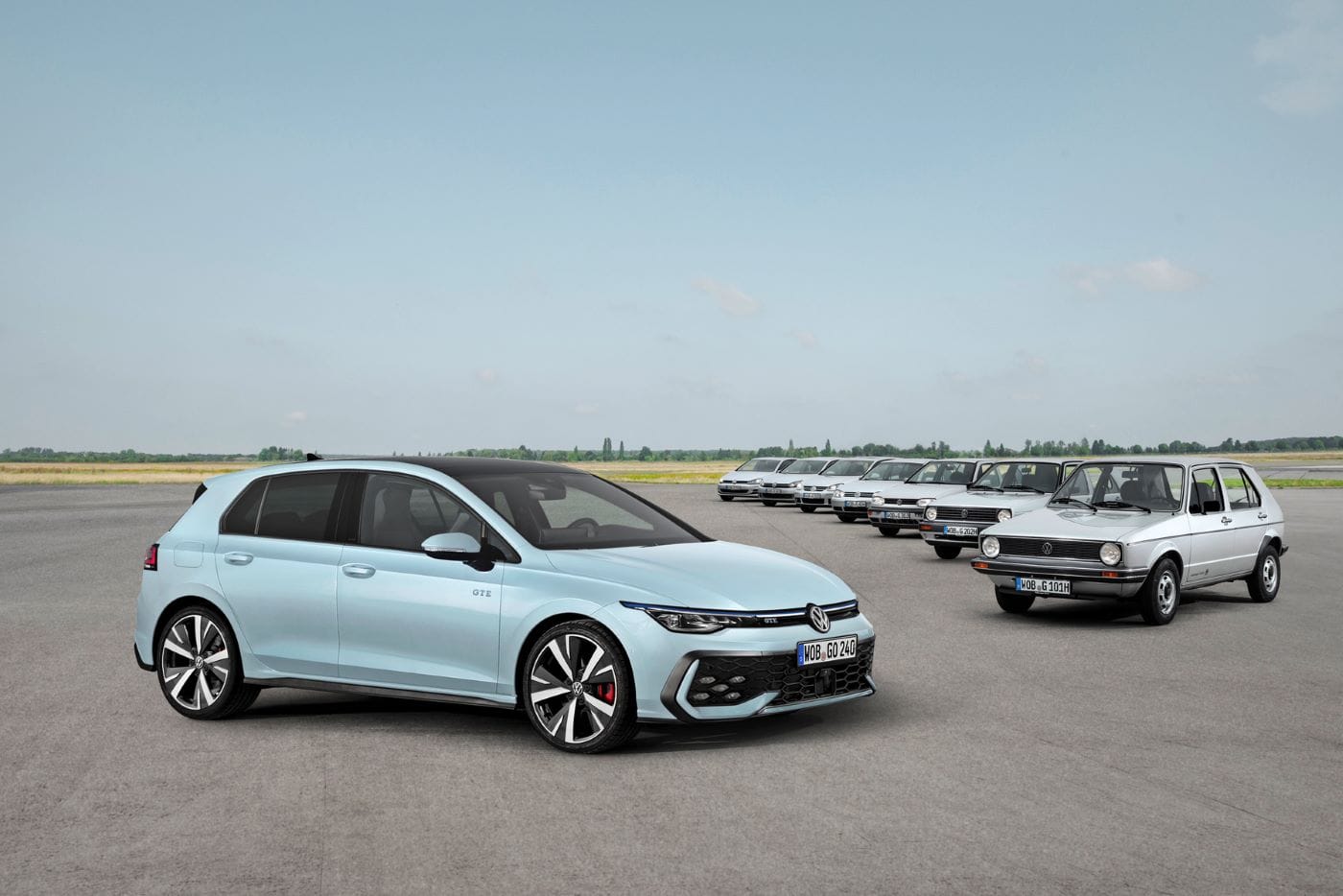 GOLF GTI, EL PRIMER COMPACTO CON ALMA DE GRAN TURISMO. REPASO POR SUS OCHO GENERACIONES V12MAGAZINE VOLSWAGEN GOLF GTI