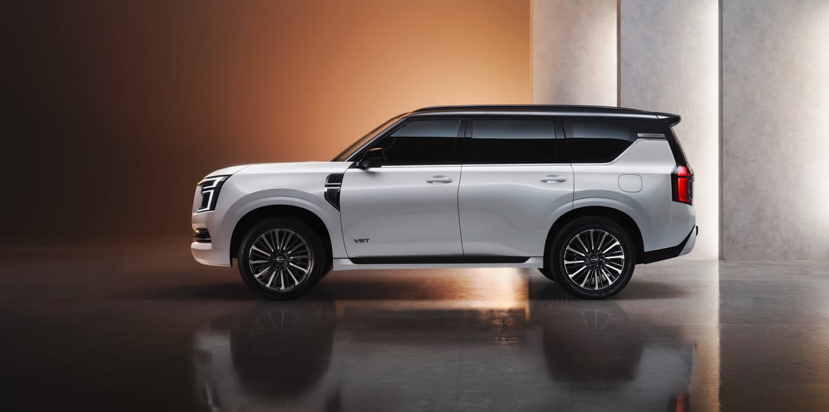 EL NUEVO NISSAN PATROL HIZO SU DEBUT MUNDIAL EN ABU DHABI, HACIENDO HONOR A SU HERENCIA Y CON UNA IMAGEN FUTURISTA V12MAGAZINE El Nissan Patrol en su séptima generación rinde homenaje al ilustre legado de la marca, al tiempo que ofrece innovación preparada para el futuro. El nuevo y audaz diseño, el potente motor V6 biturbo y el interior premium respaldan una conducción superior. V12MAGAZINE