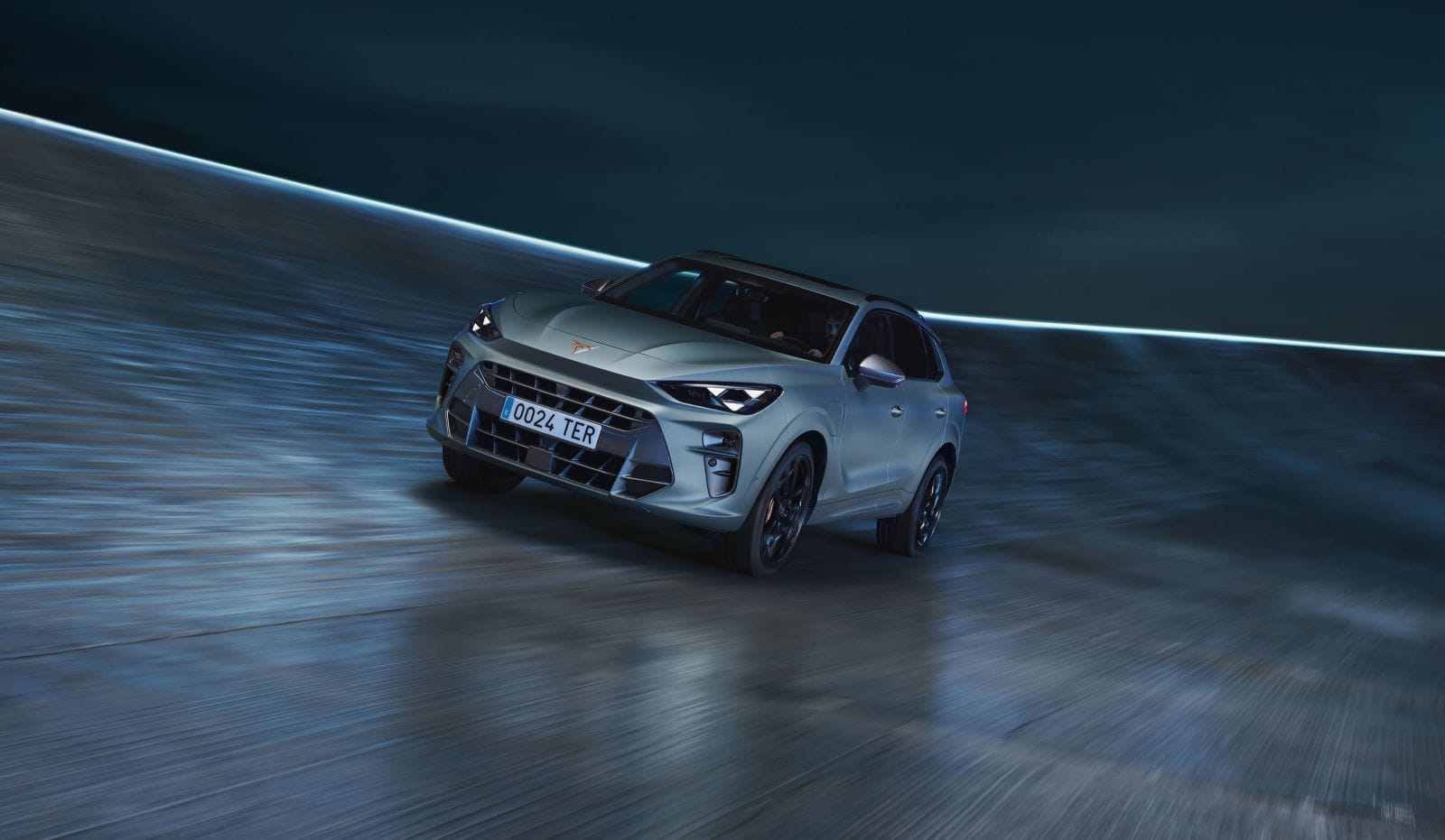 CUPRA TERRAMAR: EL SUV HÍBRIDO QUE ROMPE MOLDES CON SU ESTILO ATREVIDO V12MAGAZINE El lanzamiento del CUPRA Terramar se hizo en asocio con America’s Cup, una alianza estratégica para inspirar al mundo desde Barcelona, la casa de CUPRA, donde se celebra la 37ª edición de la competición. V12MAGAZINE