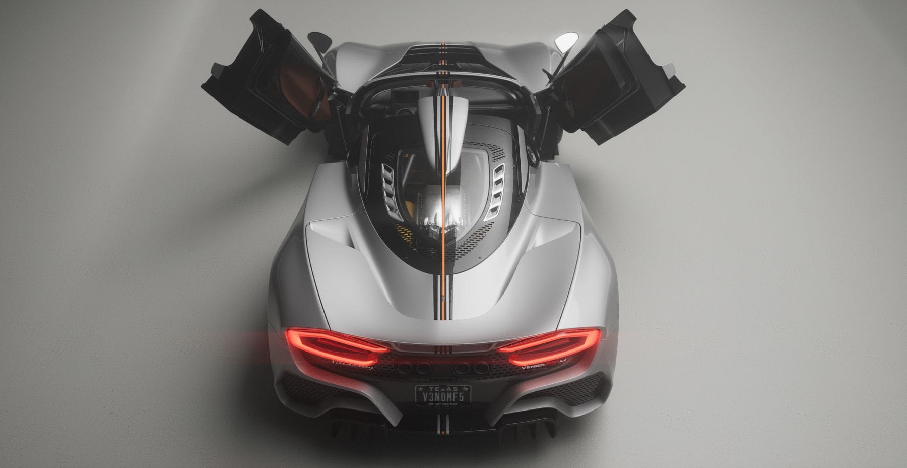 ESTE ES EL HENNESSEY VENOM F5-M ROADSTER: LA BESTIA CON TRANSMISIÓN MANUAL MÁS POTENTE DEL MUNDO V12MAGAZINE El Hennessey Venom F5-M Roadster es una declaración de poder y precisión. Con 1.842 caballos de potencia y una transmisión manual de seis velocidades, este hipercoche promete una conducción inolvidable. V12MAGAZINE