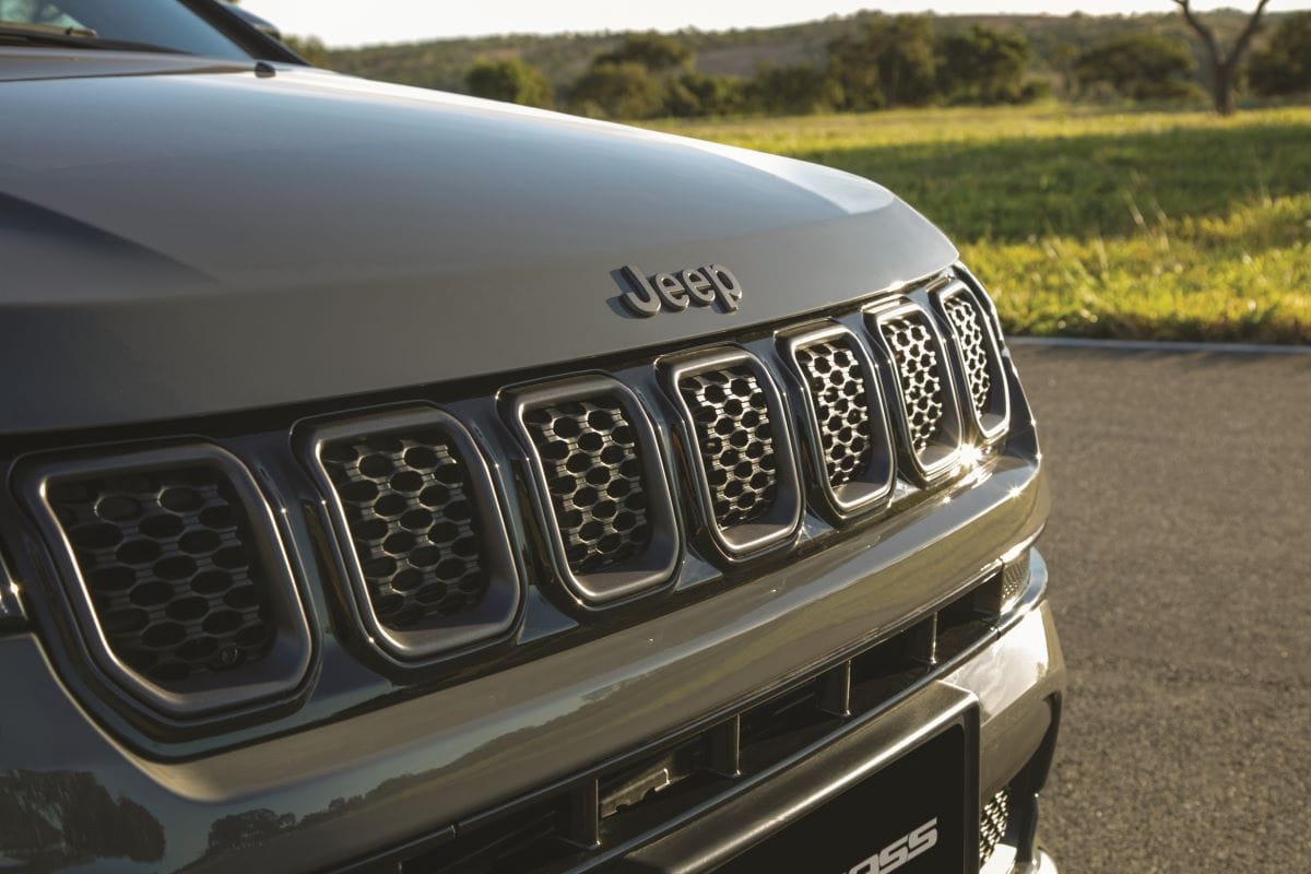 EL JEEP COMPASS TRAE BENEFICIOS ESPECIALES EN SEPTIEMBRE. ¡APROVECHA Y ÚNETE A LA MANADA JEEP! V12MAGAZINE El Jeep Compass tiene para septiembre un bono de descuento único para dos de sus versiones más destacadas: el Compass Longitude y el Limited Plus, ambos modelos año 2025. V12MAGAZINE