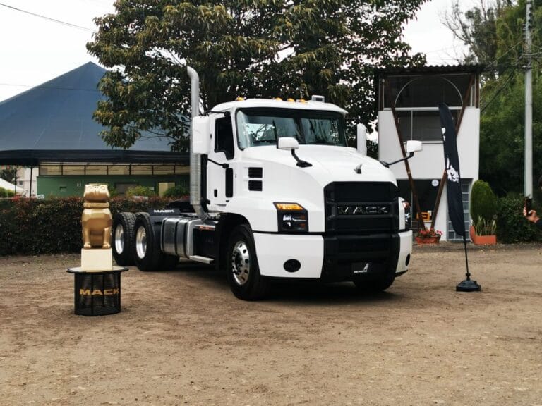 NEWS V12MAGAZINE Mack Athem