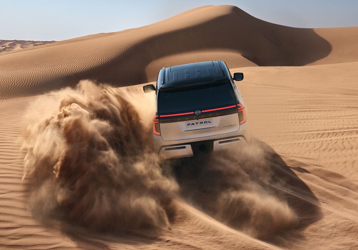 EL NUEVO NISSAN PATROL HIZO SU DEBUT MUNDIAL EN ABU DHABI, HACIENDO HONOR A SU HERENCIA Y CON UNA IMAGEN FUTURISTA V12MAGAZINE El Nissan Patrol en su séptima generación rinde homenaje al ilustre legado de la marca, al tiempo que ofrece innovación preparada para el futuro. El nuevo y audaz diseño, el potente motor V6 biturbo y el interior premium respaldan una conducción superior. V12MAGAZINE