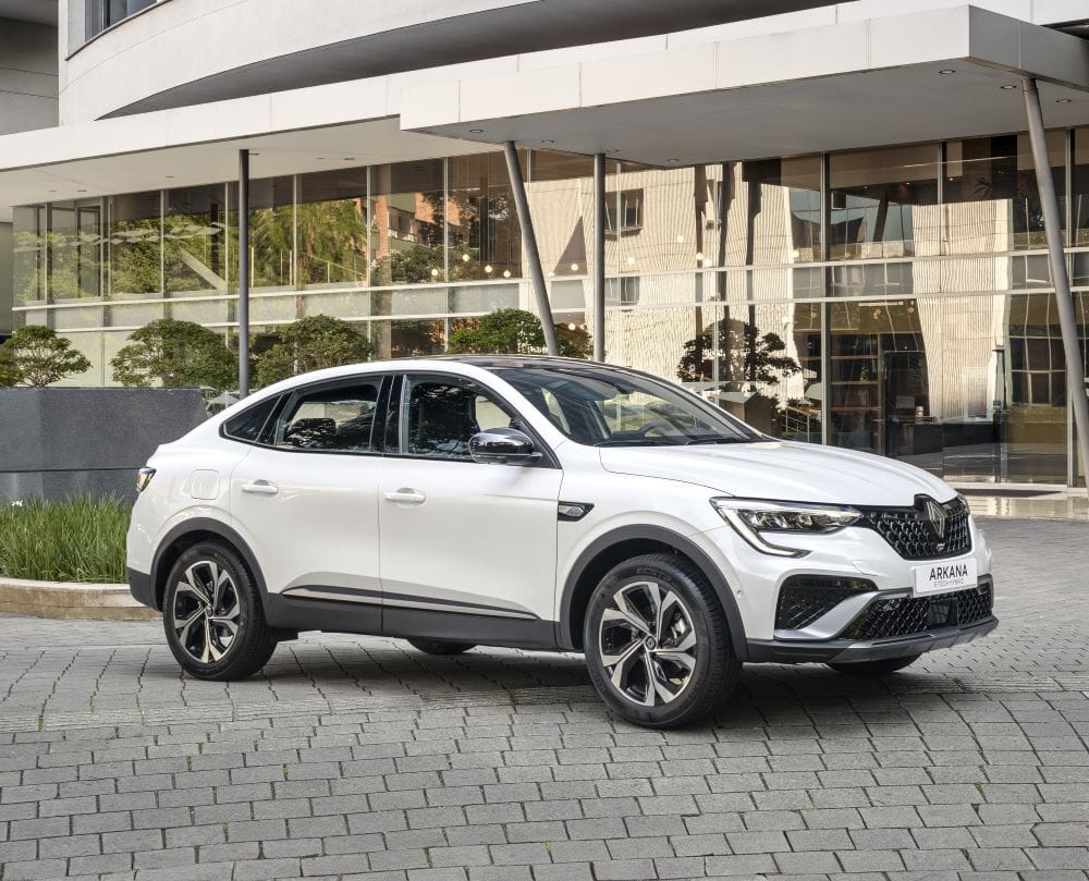 ¿ES EL RENAULT ARKANA E-TECH EL SUV HÍBRIDO QUE REVOLUCIONARÁ LAS CALLES COLOMBIANAS? V12MAGAZINE Renault ingresa al mundo de los híbridos ligeros en Colombia con la nueva Renault Arkana E-Tech Hybrid, una camioneta del segmento C que combina el diseño deportivo Alpine y la tecnología avanzada V12MAGAZINE