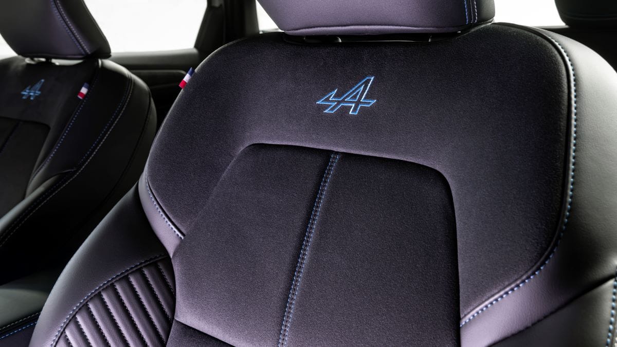 ¿ES EL RENAULT ARKANA E-TECH EL SUV HÍBRIDO QUE REVOLUCIONARÁ LAS CALLES COLOMBIANAS? V12MAGAZINE Renault ingresa al mundo de los híbridos ligeros en Colombia con la nueva Renault Arkana E-Tech Hybrid, una camioneta del segmento C que combina el diseño deportivo Alpine y la tecnología avanzada V12MAGAZINE