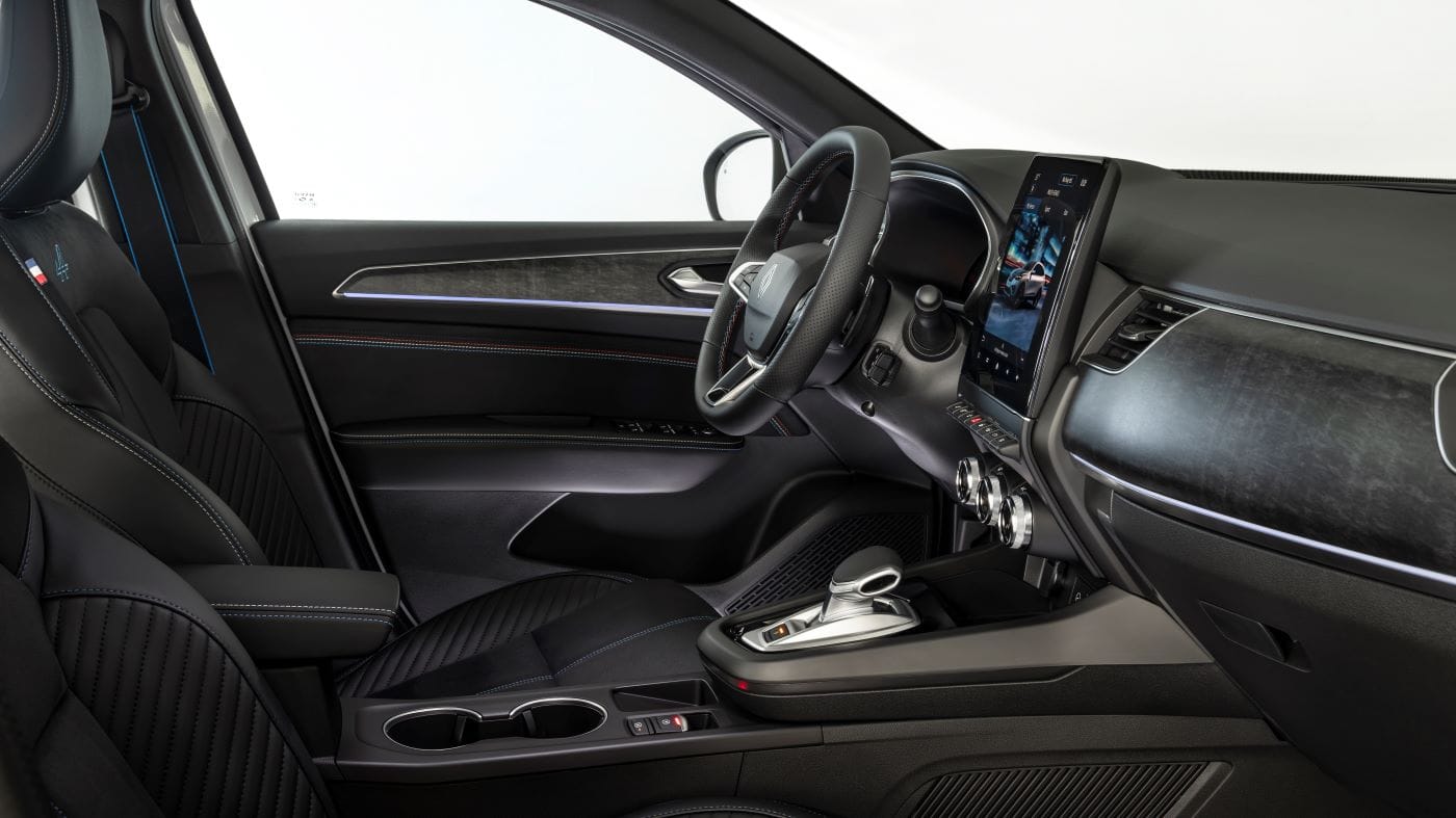 ¿ES EL RENAULT ARKANA E-TECH EL SUV HÍBRIDO QUE REVOLUCIONARÁ LAS CALLES COLOMBIANAS? V12MAGAZINE Renault ingresa al mundo de los híbridos ligeros en Colombia con la nueva Renault Arkana E-Tech Hybrid, una camioneta del segmento C que combina el diseño deportivo Alpine y la tecnología avanzada V12MAGAZINE