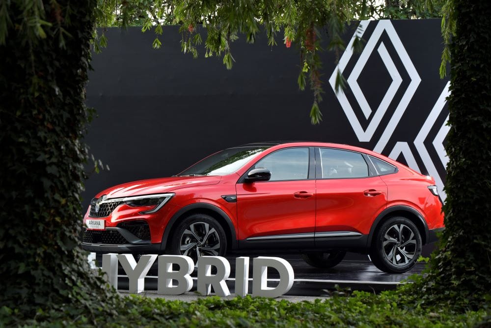 ¿ES EL RENAULT ARKANA E-TECH EL SUV HÍBRIDO QUE REVOLUCIONARÁ LAS CALLES COLOMBIANAS? V12MAGAZINE Renault ingresa al mundo de los híbridos ligeros en Colombia con la nueva Renault Arkana E-Tech Hybrid, una camioneta del segmento C que combina el diseño deportivo Alpine y la tecnología avanzada V12MAGAZINE