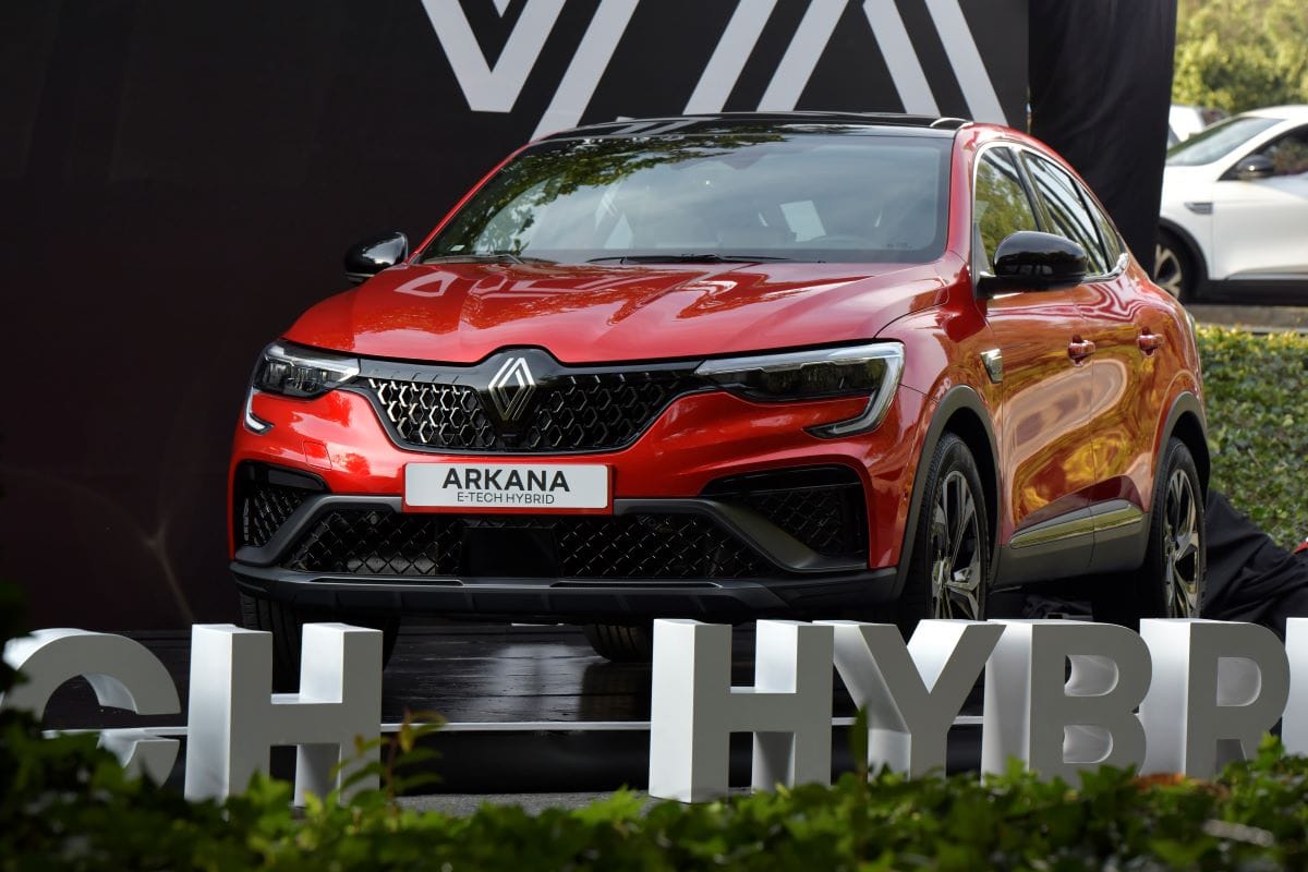 ¿ES EL RENAULT ARKANA E-TECH EL SUV HÍBRIDO QUE REVOLUCIONARÁ LAS CALLES COLOMBIANAS? V12MAGAZINE Renault ingresa al mundo de los híbridos ligeros en Colombia con la nueva Renault Arkana E-Tech Hybrid, una camioneta del segmento C que combina el diseño deportivo Alpine y la tecnología avanzada V12MAGAZINE