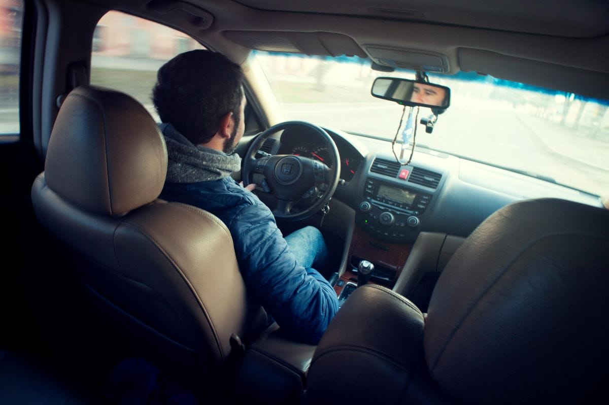 ¿SABE QUÉ TIPO DE CONDUCTOR ES USTED? V12MAGAZINE Hay varios tipos de conductores, el que se preocupa por los gastos, el que no escatima en gastos y el ecológico, pero cada uno tiene una característica especial. V12MAGAZINE