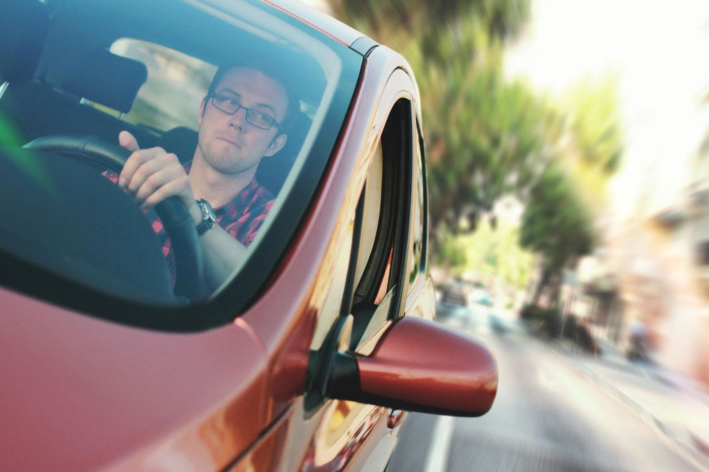 ¿SABE QUÉ TIPO DE CONDUCTOR ES USTED? V12MAGAZINE Hay varios tipos de conductores, el que se preocupa por los gastos, el que no escatima en gastos y el ecológico, pero cada uno tiene una característica especial. V12MAGAZINE