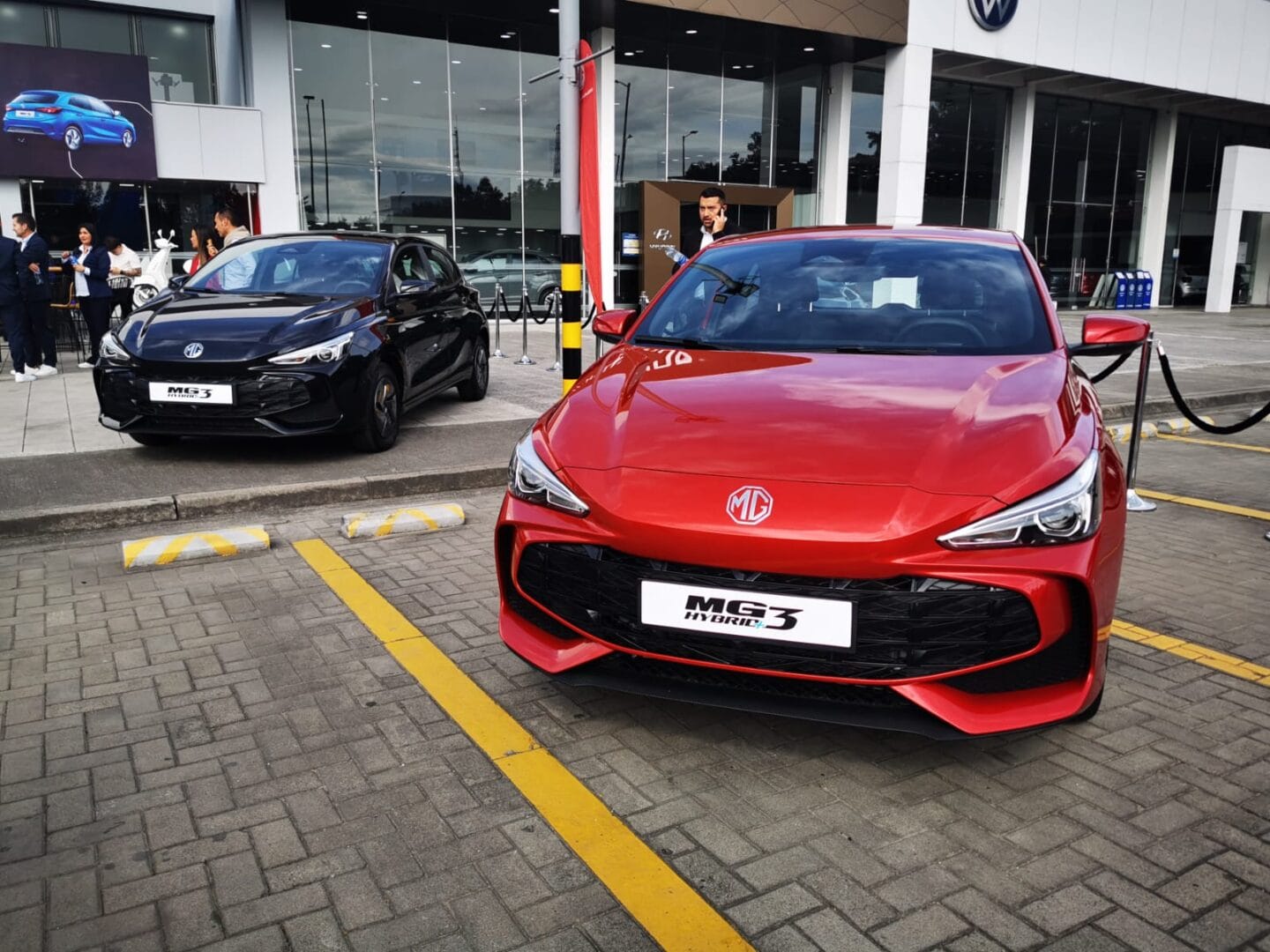 MG3 HYBRID+: EL HATCHBACK HÍBRIDO MÁS ACCESIBLE Y TECNOLÓGICO DEL MERCADO COLOMBIANO V12MAGAZINE MG3 Híbrido+ se convierte en la nueva referencia híbrida del segmento B gracias a su diseño, equipamiento y a una tecnología de electrificación HEV. V12MAGAZINE