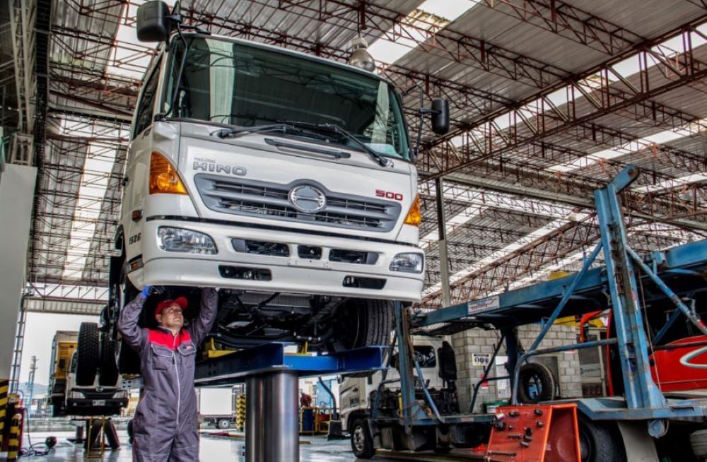 HINO LANZA NUEVOS KITS PARA MAXIMIZAR LA VIDA ÚTIL DE SUS VEHÍCULOS COMERCIALES EN COLOMBIA V12MAGAZINE Los kits de motor genuinos Hino son una pieza clave en la estrategia de soporte total de la marca, garantizando el buen estado de los vehículos comerciales. V12MAGAZINE