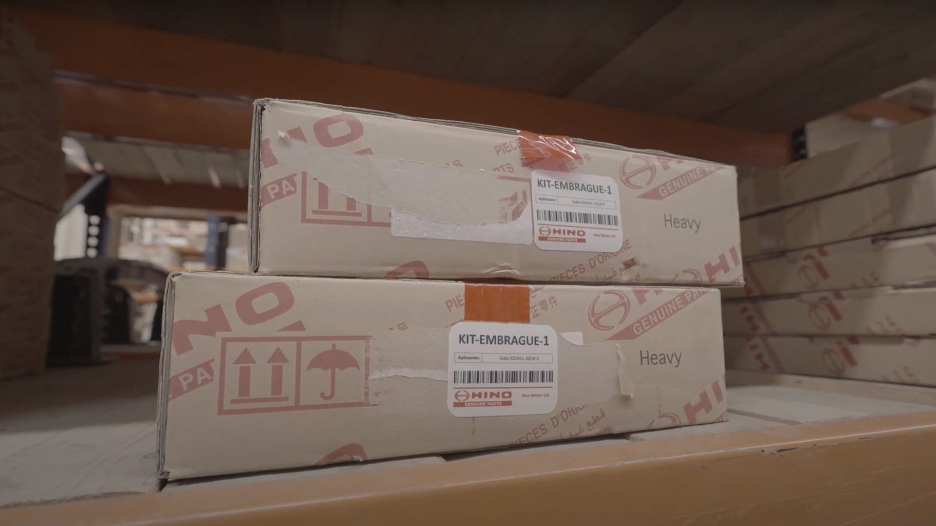 HINO LANZA NUEVOS KITS PARA MAXIMIZAR LA VIDA ÚTIL DE SUS VEHÍCULOS COMERCIALES EN COLOMBIA V12MAGAZINE Los kits de motor genuinos Hino son una pieza clave en la estrategia de soporte total de la marca, garantizando el buen estado de los vehículos comerciales. V12MAGAZINE