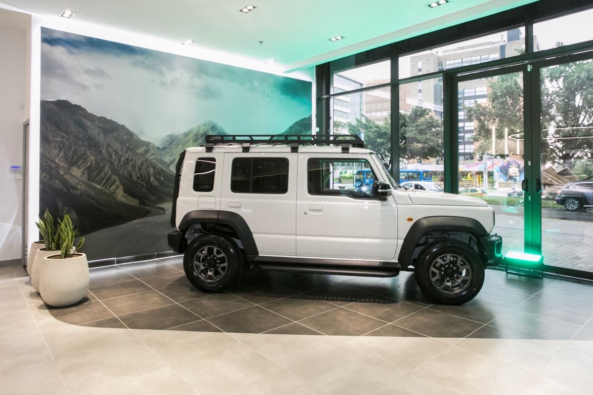 CENTRO DE EXPERIENCIA: INCHCAPE TRANSFORMA LA VENTAS DE VEHÍCULOS EN COLOMBIA V12MAGAZINE Inchcape lanza su primer Centro de Experiencia en Colombia, transformando la forma de vender automóviles en Bogotá, con un espacio innovador que reúne marcas premium como Subaru, Suzuki y Mercedes Benz. V12MAGAZINE