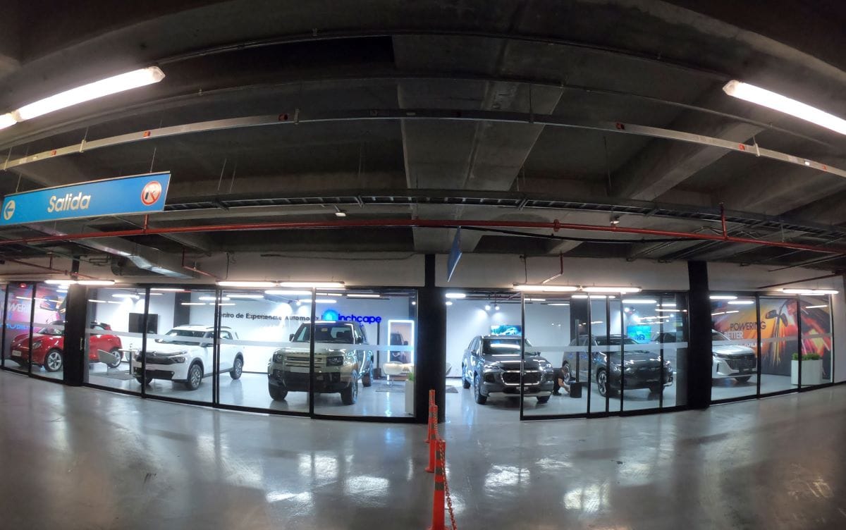 CENTRO DE EXPERIENCIA: INCHCAPE TRANSFORMA LA VENTAS DE VEHÍCULOS EN COLOMBIA V12MAGAZINE Inchcape lanza su primer Centro de Experiencia en Colombia, transformando la forma de vender automóviles en Bogotá, con un espacio innovador que reúne marcas premium como Subaru, Suzuki y Mercedes Benz. V12MAGAZINE