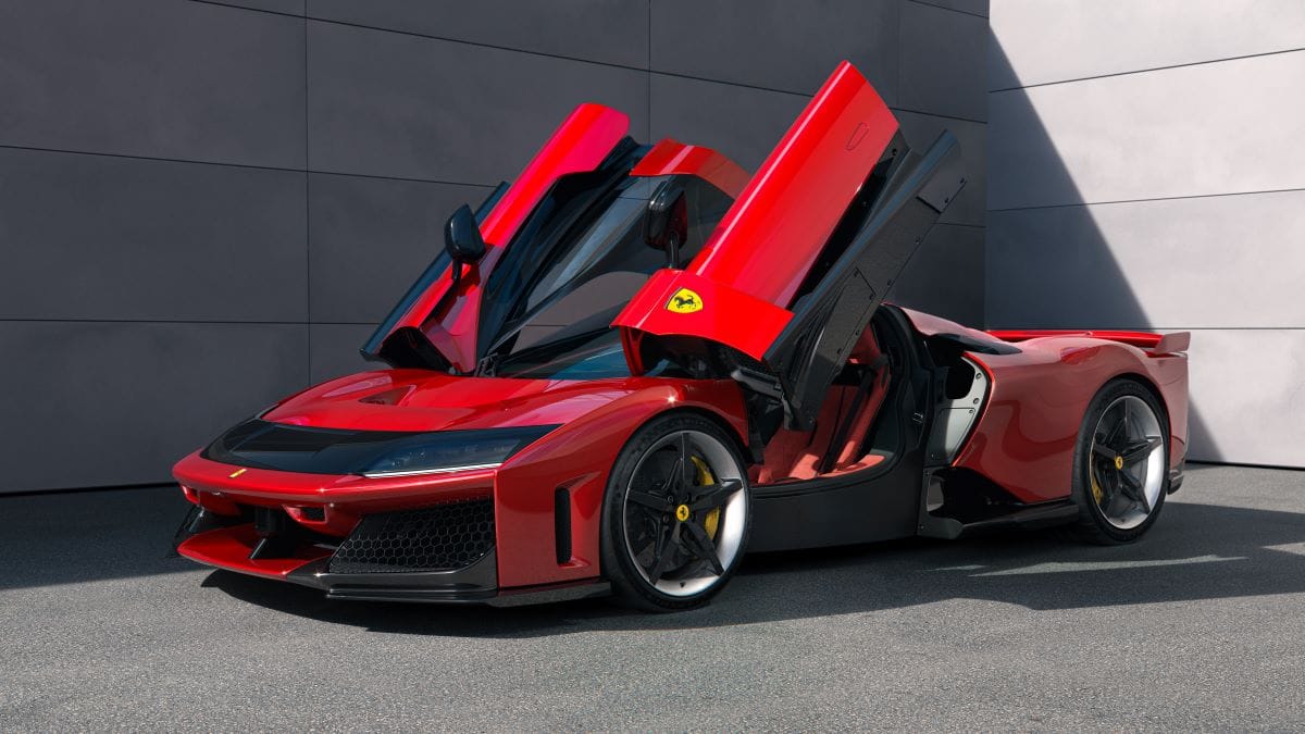 FERRARI F80: LA NUEVA OBRA MAESTRA DEL MOTOR DE COMBUSTIÓN INTERNA V12MAGAZINE El Ferrari F80 marca un nuevo hito en la historia de los superdeportivos, combinando lo último en tecnología y rendimiento, con un motor de combustión interna que ofrece 1.200 caballos de potencia. V12MAGAZINE