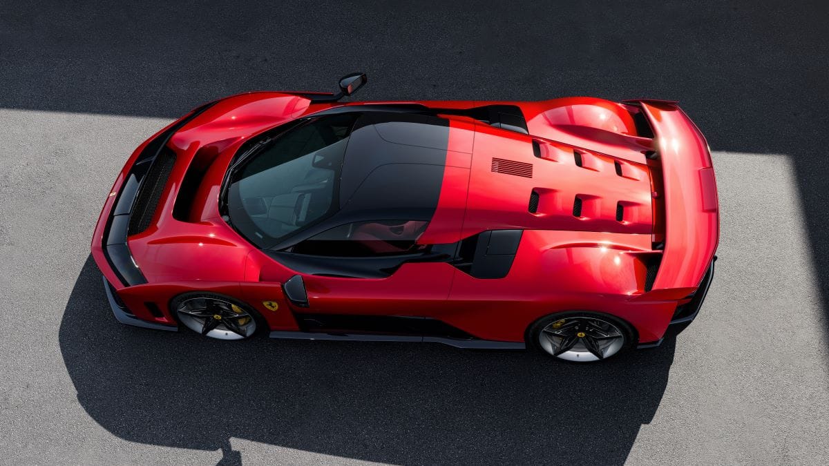 FERRARI F80: LA NUEVA OBRA MAESTRA DEL MOTOR DE COMBUSTIÓN INTERNA V12MAGAZINE El Ferrari F80 marca un nuevo hito en la historia de los superdeportivos, combinando lo último en tecnología y rendimiento, con un motor de combustión interna que ofrece 1.200 caballos de potencia. V12MAGAZINE