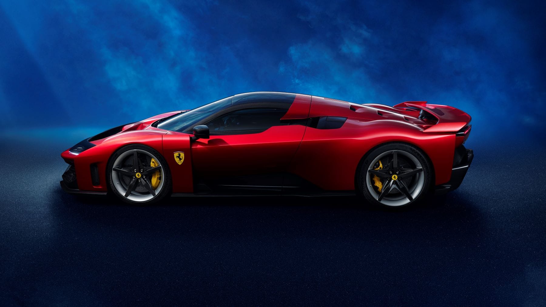 FERRARI F80: LA NUEVA OBRA MAESTRA DEL MOTOR DE COMBUSTIÓN INTERNA V12MAGAZINE El Ferrari F80 marca un nuevo hito en la historia de los superdeportivos, combinando lo último en tecnología y rendimiento, con un motor de combustión interna que ofrece 1.200 caballos de potencia. V12MAGAZINE
