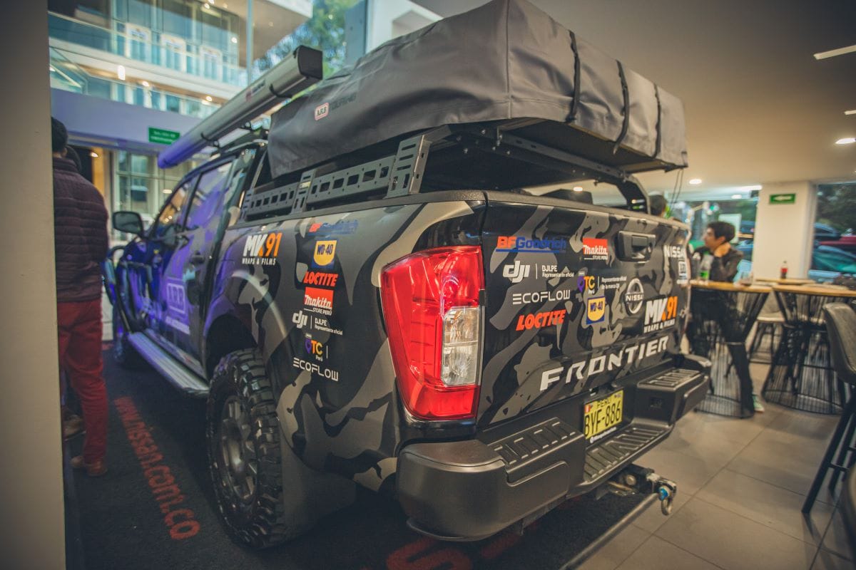 NISSAN FRONTIER DESAFÍA LAS AVENTURAS MÁS EXTREMAS EN COLOMBIA V12MAGAZINE Nissan Frontier se enfrenta a una aventura extrema, recorriendo más de 3.000 kilómetros desde Perú hasta Colombia para el RainForest Challenge. V12MAGAZINE