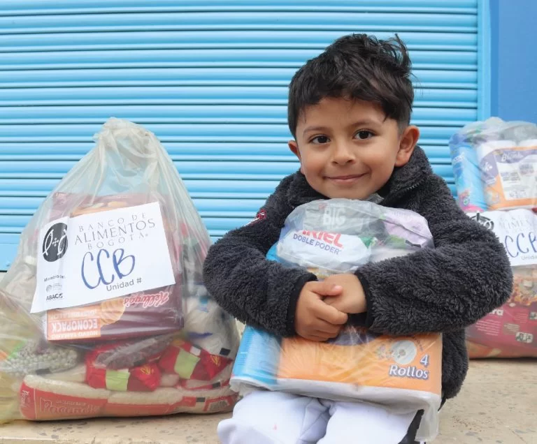 FORD Y EL BANCO DE ALIMENTOS DE BOGOTÁ SE UNEN PARA MITIGAR EL RIESGO DE DESNUTRICIÓN INFANTIL EN CIUDAD BOLÍVAR V12MAGAZINE Con el apoyo de la Fundación Pacto Esperanza, Ford Motor Colombia y el Banco de Alimentos de Bogotá ofrecerán alimentación integral y capacitaciones a más de 50 niños en la localidad de Ciudad Bolívar. V12MAGAZINE