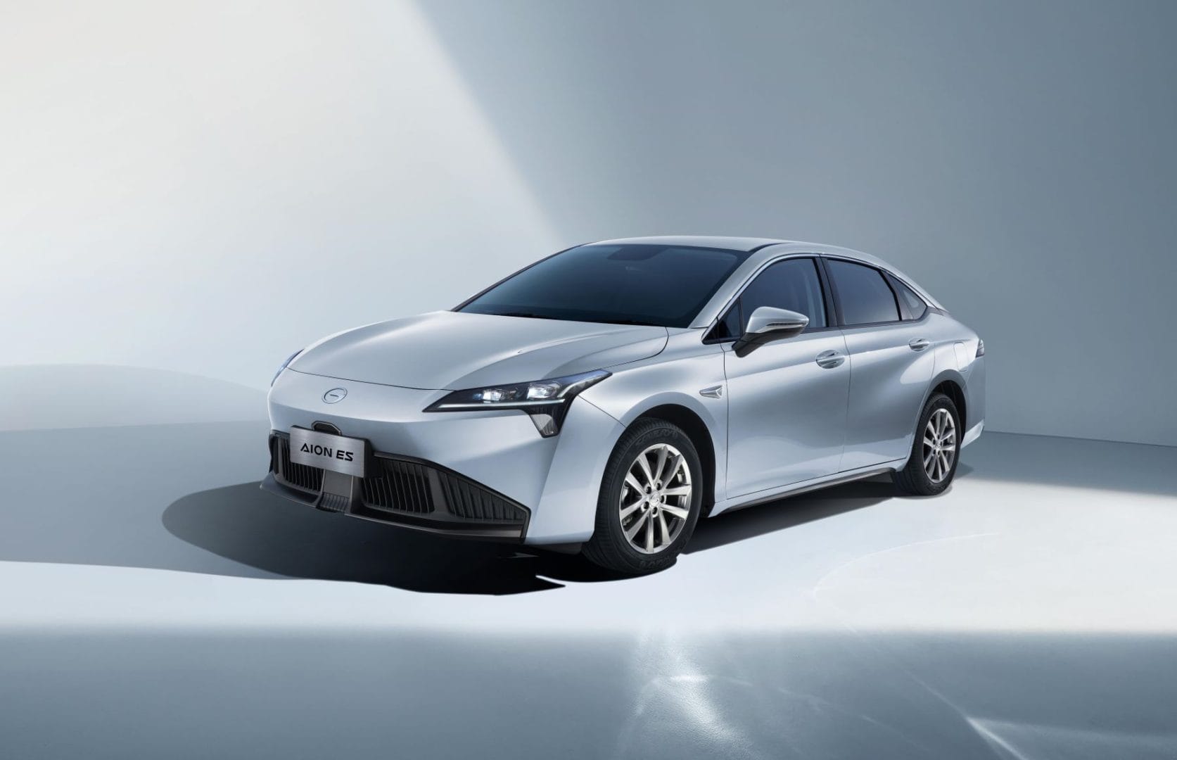 DESCUBRA LOS MODELOS DE LA NUEVA MARCA GAC MOTORS QUE ARRIBAN A COLOMBIA DE LA MANO DEL GRUPO AUTOMOTRIZ CARRERA V12MAGAZINE GAC Motor irrumpe en el mercado colombiano con cuatro vehículos innovadores que incluyen opciones de combustión, híbridas y 100% eléctricas, alineadas con la creciente demanda de autos sostenibles. V12MAGAZINE