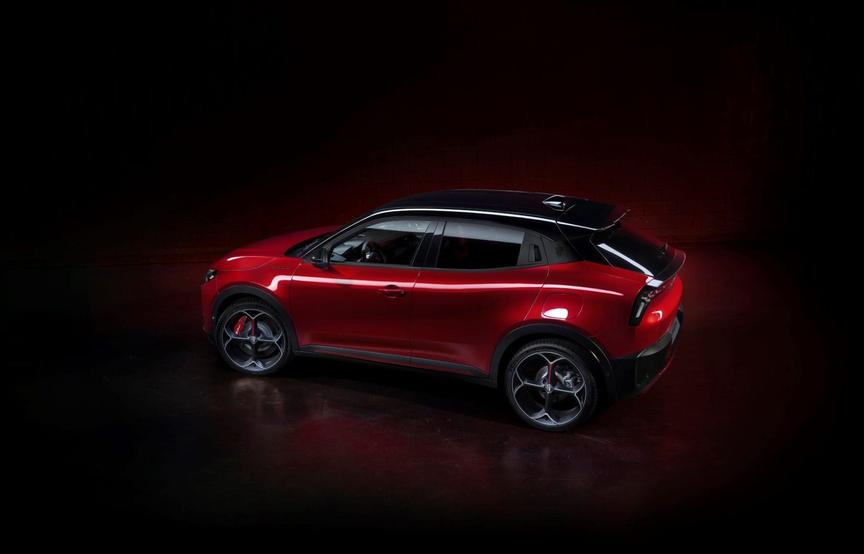 ALFA ROMEO JUNIOR ELETTRICA VELOCE: 280 CABALLOS DE DEPORTIVIDAD ELÉCTRICA V12MAGAZINE Alfa Romeo Junior Elettrica Veloce combina el ADN deportivo de la marca italiana en una versión completamente eléctrica, con 280 caballos de potencia, lujo y un diseño emblemático que cautiva a los amantes de la velocidad. V12MAGAZINE