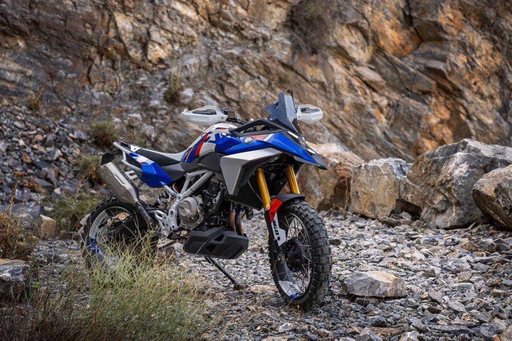 LA BMW CONCEPT F 450 GS REVOLUCIONA EL MERCADO TODOTERRENO V12MAGAZINE La BMW Concept F 450 GS promete revolucionar el segmento A2 con su diseño compacto, motor bicilíndrico innovador y prestaciones premium en carretera y fuera de ella. V12MAGAZINE