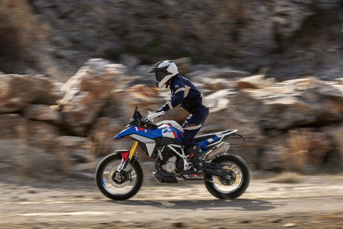 LA BMW CONCEPT F 450 GS REVOLUCIONA EL MERCADO TODOTERRENO V12MAGAZINE La BMW Concept F 450 GS promete revolucionar el segmento A2 con su diseño compacto, motor bicilíndrico innovador y prestaciones premium en carretera y fuera de ella. V12MAGAZINE