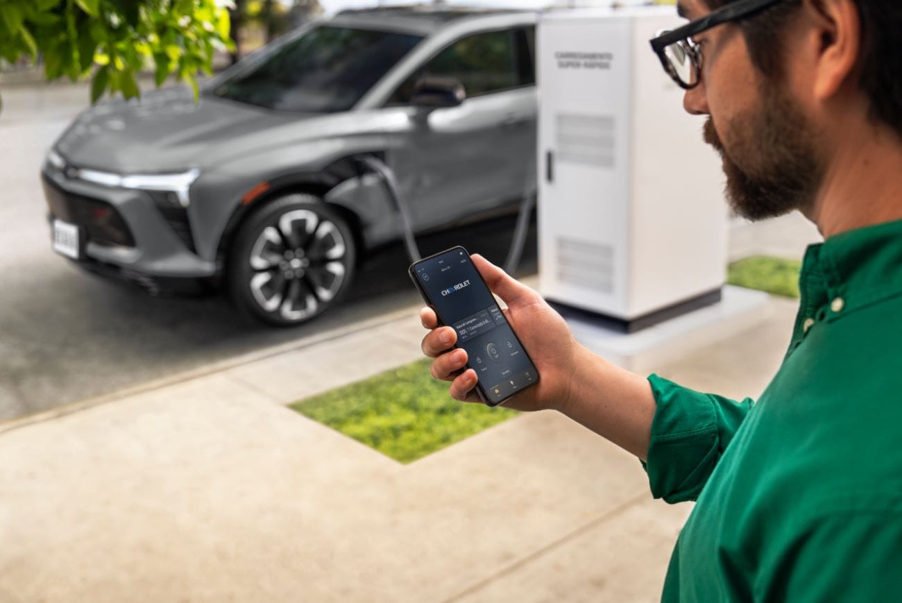 MOVILIDAD SOSTENIBLE EN COP16: CALI Y CHEVROLET MARCAN EL CAMINO VERDE EN COLOMBIA V12MAGAZINE COP16 se convierte en un hito de movilidad sostenible en Colombia gracias a la colaboración entre la Alcaldía de Cali y General Motors, quienes impulsan el transporte eléctrico y la reducción de emisiones. V12MAGAZINE