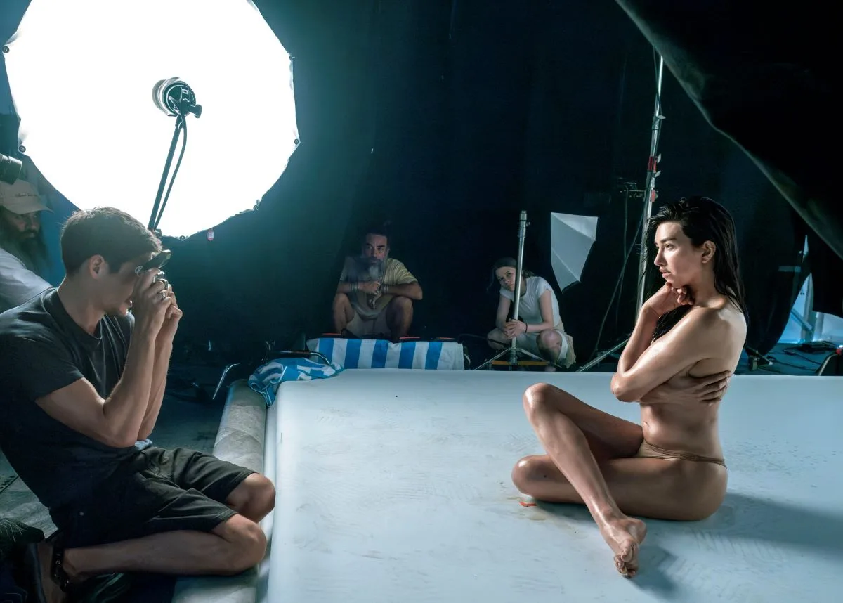 DESCUBRE EL NUEVO CALENDARIO PIRELLI 2025: UN HOMENAJE A LA BELLEZA Y DIVERSIDAD V12MAGAZINE Calendario Pirelli 2025 presenta una propuesta renovadora de Ethan James Green en el Museo de Historia Natural de Londres, celebrando la diversidad y la belleza humana en su esencia más pura. V12MAGAZINE