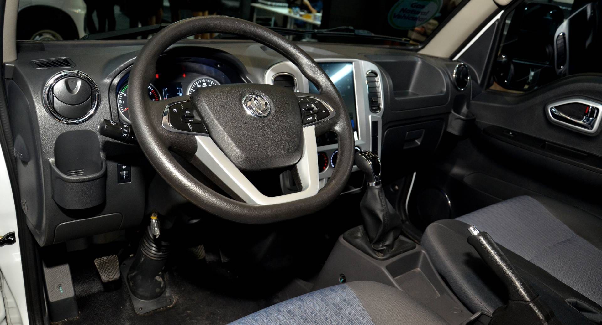 EL CAPTAIN T GNV DE DFAC|DONGFENG: UN CAMIÓN EFICIENTE Y AMIGABLE CON EL MEDIO AMBIENTE V12MAGAZINE El Captain T GNV, de la reconocida marca DFAC|DONGFENG, revoluciona el transporte en Colombia al presentarse en el Salón del Automóvil 2024. Con versiones innovadoras y tecnología sostenible, este camión promete cambiar las reglas del juego. V12MAGAZINE