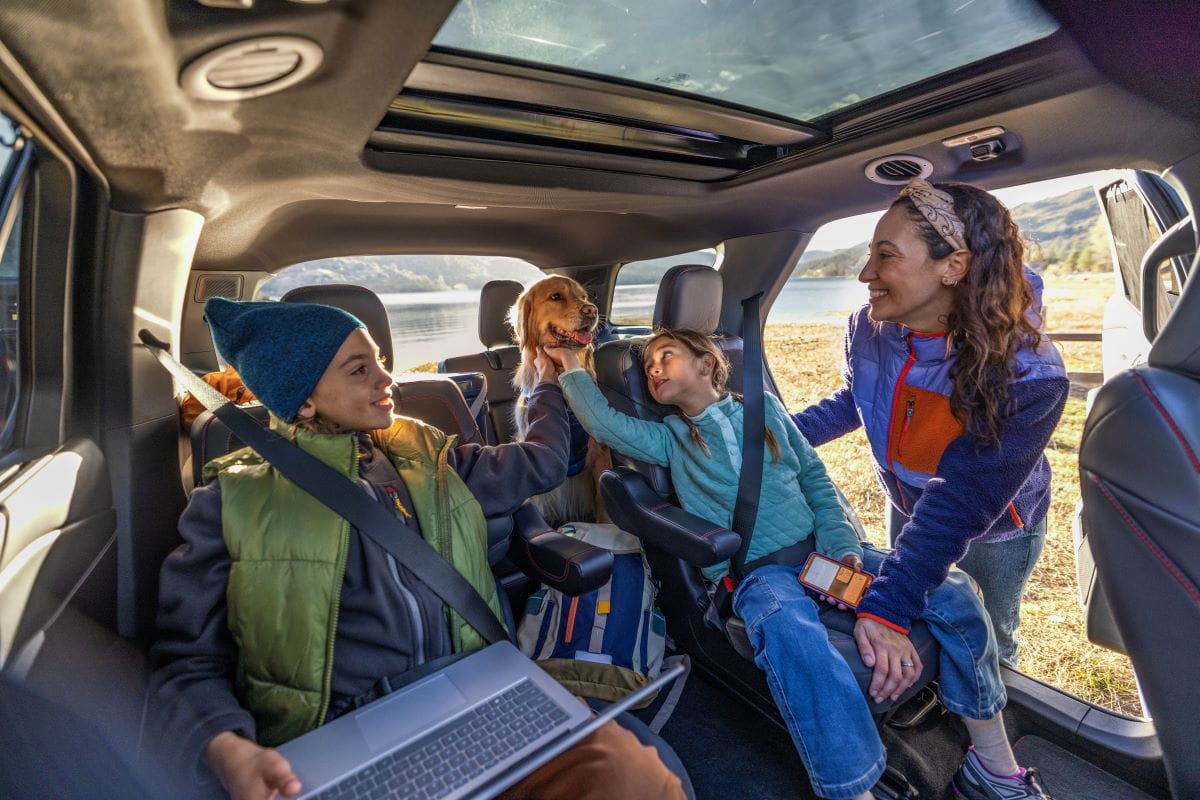 NUEVA FORD EXPLORER ST: POTENCIA Y LUJO EN UNA SUV DE ALTO RENDIMIENTO V12MAGAZINE La nueva Ford Explorer ST llega a Colombia en preventa, combinando potencia y lujo en una SUV de alto rendimiento, diseñada para ofrecer una experiencia de conducción única y deportiva. V12MAGAZINE