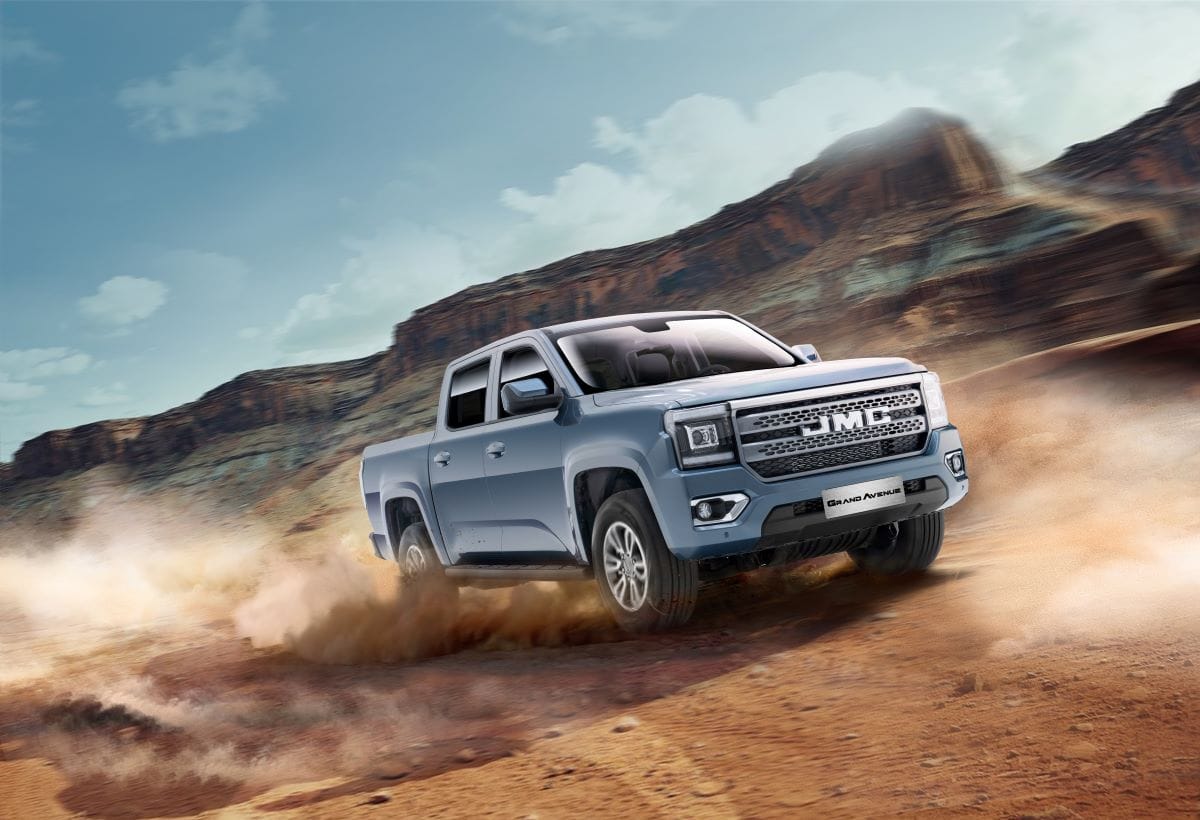 JMC GRAND AVENUE: LA NUEVA PICKUP QUE REVOLUCIONA EL MERCADO EN COLOMBIA V12MAGAZINE JMC Grand Avenue se roba el protagonismo en el Salón del Automóvil de Bogotá, combinando diseño robusto, tecnología avanzada y una oferta de motorizaciones que redefinen el segmento de las pickups en Colombia. V12MAGAZINE