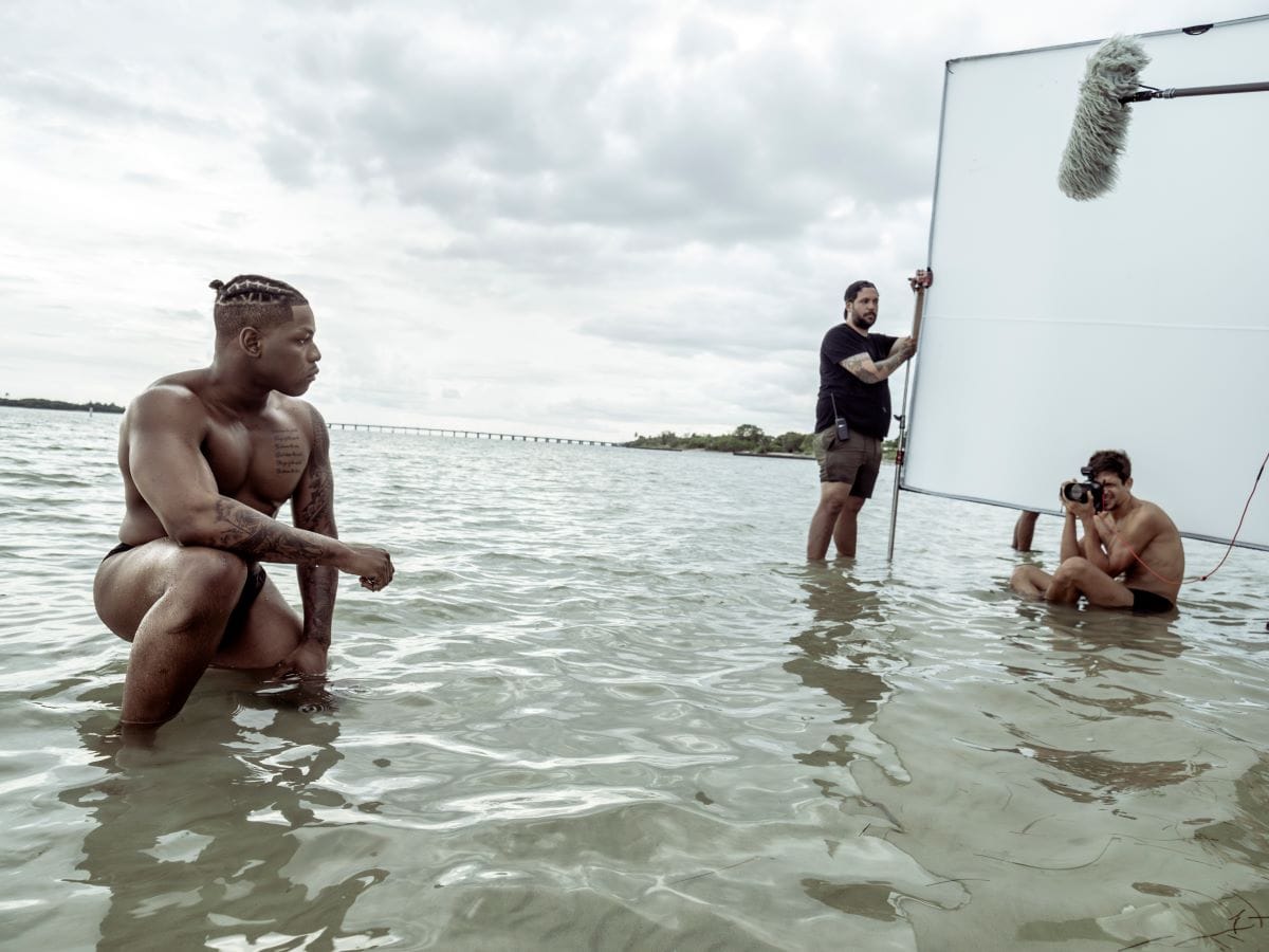 DESCUBRE EL NUEVO CALENDARIO PIRELLI 2025: UN HOMENAJE A LA BELLEZA Y DIVERSIDAD V12MAGAZINE Calendario Pirelli 2025 presenta una propuesta renovadora de Ethan James Green en el Museo de Historia Natural de Londres, celebrando la diversidad y la belleza humana en su esencia más pura. V12MAGAZINE
