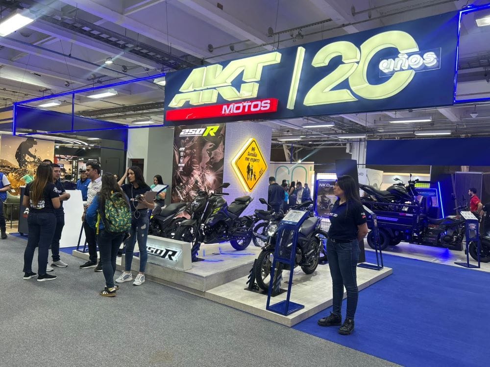 AKT MOTOS CELEBRA 20 AÑOS DE ÉXITO CON CUATRO NUEVOS MODELOS EN COLOMBIA V12MAGAZINE AKT motos