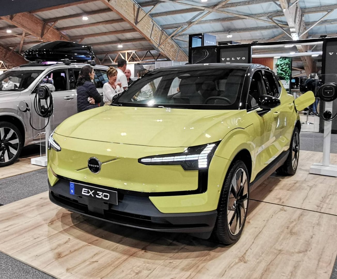 RÉCORD HISTÓRICO: VOLVO REDEFINE EL SEGMENTO PREMIUM EN EL SALÓN DEL AUTOMÓVIL 2024 V12MAGAZINE VOLVO