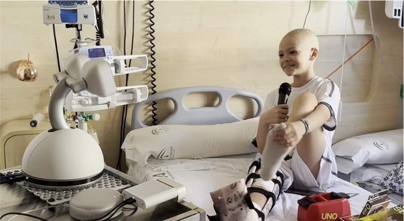 HONDA HARU: EL ROBOT CON INTELIGENCIA ARTIFICIAL QUE MOTIVA A LOS NIÑOS EN ATENCIÓN HOSPITALARIA V12MAGAZINE Honda Research Institute Japan Co., Ltd. (HRI-JP), presentó su robot social Huru, impulsado por IA llamado un robot que tiene como objetivo mejorar el bienestar de los niños mientras están en el hospital. V12MAGAZINE