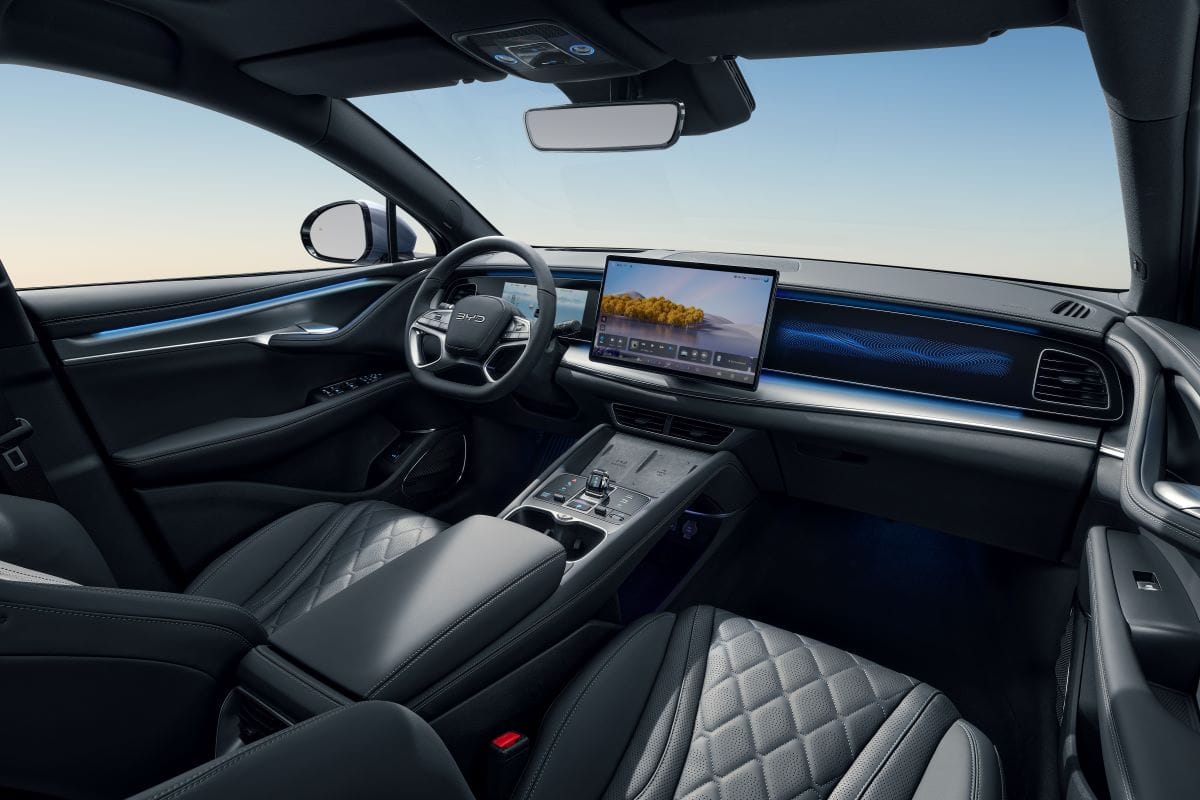 BYD SEA LION EV: EL SUV COUPÉ ELÉCTRICO QUE CAMBIARÁ LAS REGLAS EN COLOMBIA V12MAGAZINE El BYD Sea Lion EV ha llegado a Colombia con un diseño innovador, una tecnología sorprendente y un desempeño que lo convierte en el primer SUV coupé eléctrico de la marca, revolucionando el segmento. V12MAGAZINE